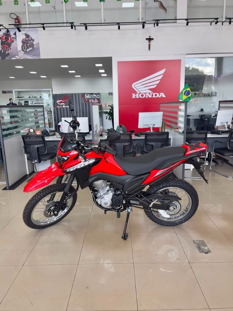 Honda NXR 160 Bros Vermelha Showroom 1