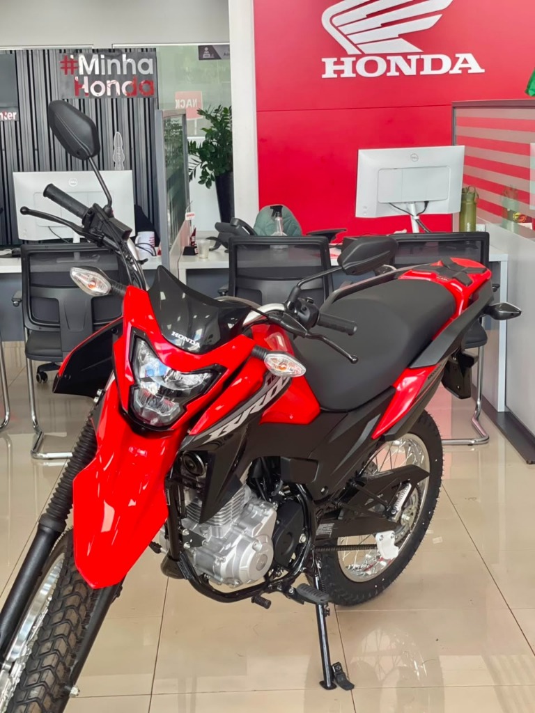 Honda NXR 160 Bros Vermelha Showroom 3
